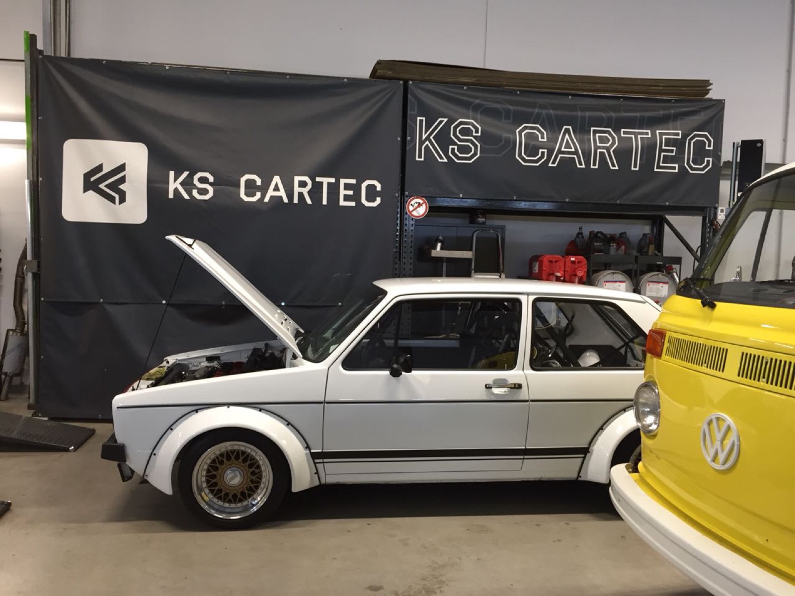 Fahrzeuge in der Werkstatt von KS Cartec